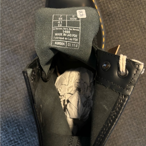 Men’s Dr. Martens, Size 8, Air Wair  Boot. - Picture 3 of 4